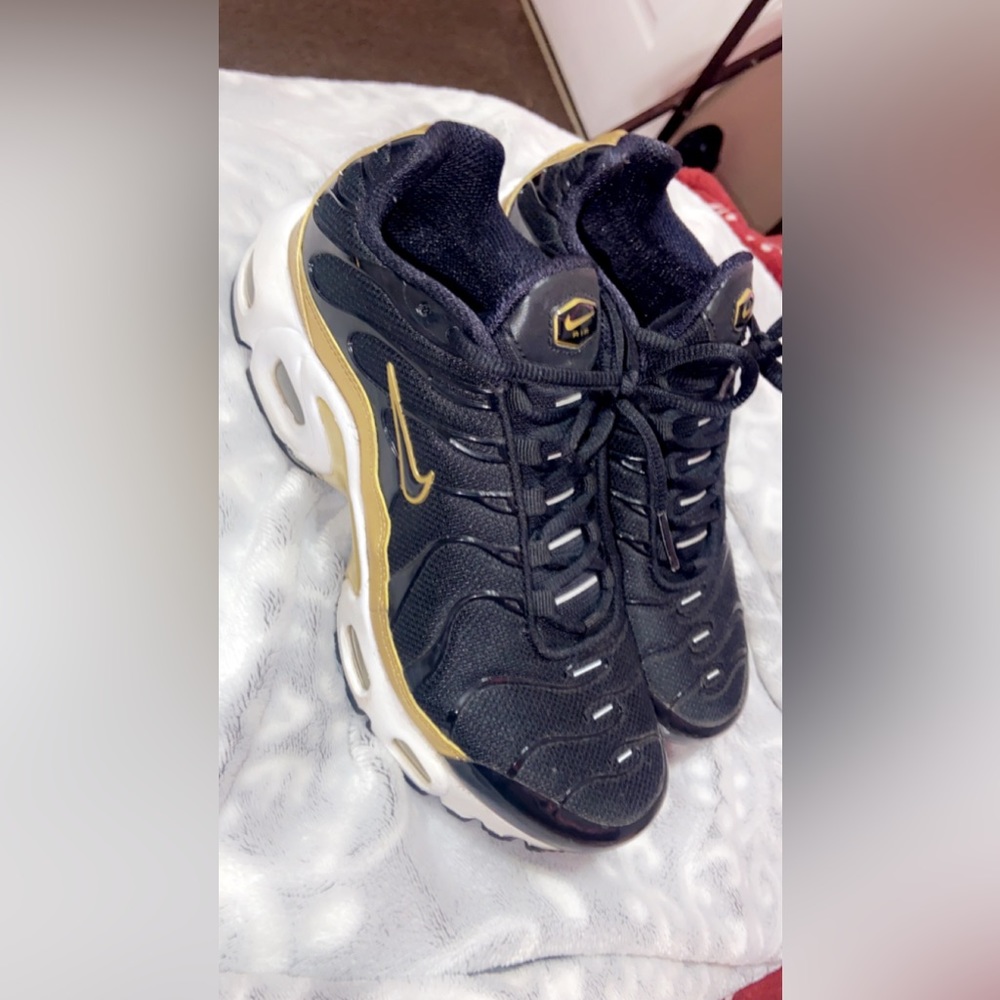 WOMENS NIKE SHOES